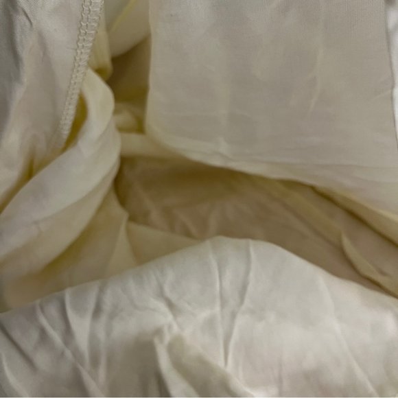 Elegant Cream Puff Sleeve Dress - Picture 11 of 11